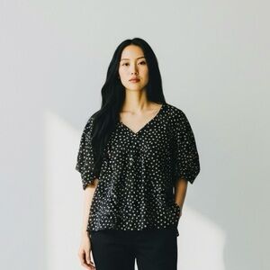 Dylan Women’s Black & Tan Polk-dot Short SleeveTop. Size S
SKU 301